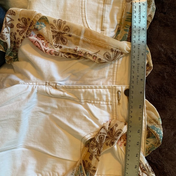 CHEROKEE | Capris white denim jean,fabric tie belt,back pockets,accent stitching - Picture 8 of 11
